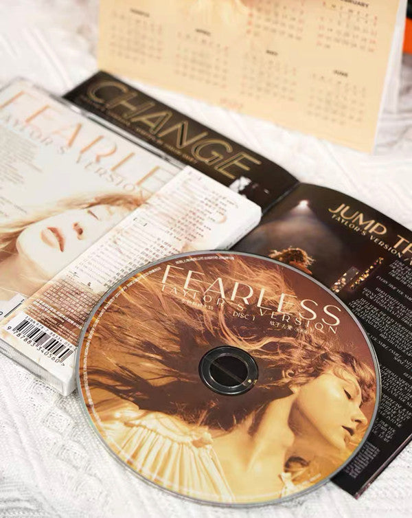 Taylor Swift = Taylor Swift : Fearless (Taylor's Version) = 放手去爱(重录版) (2xCD, Album)
