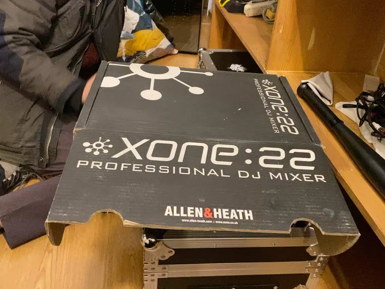 Allen & Heath Xone:22 DJ Mixer – source photograph 3