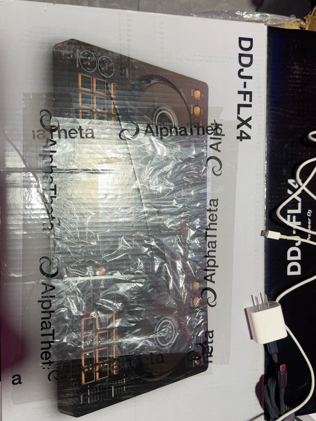 Pioneer DJ DDJ-FLX4 – Used DJ Controller – actual item photograph 8