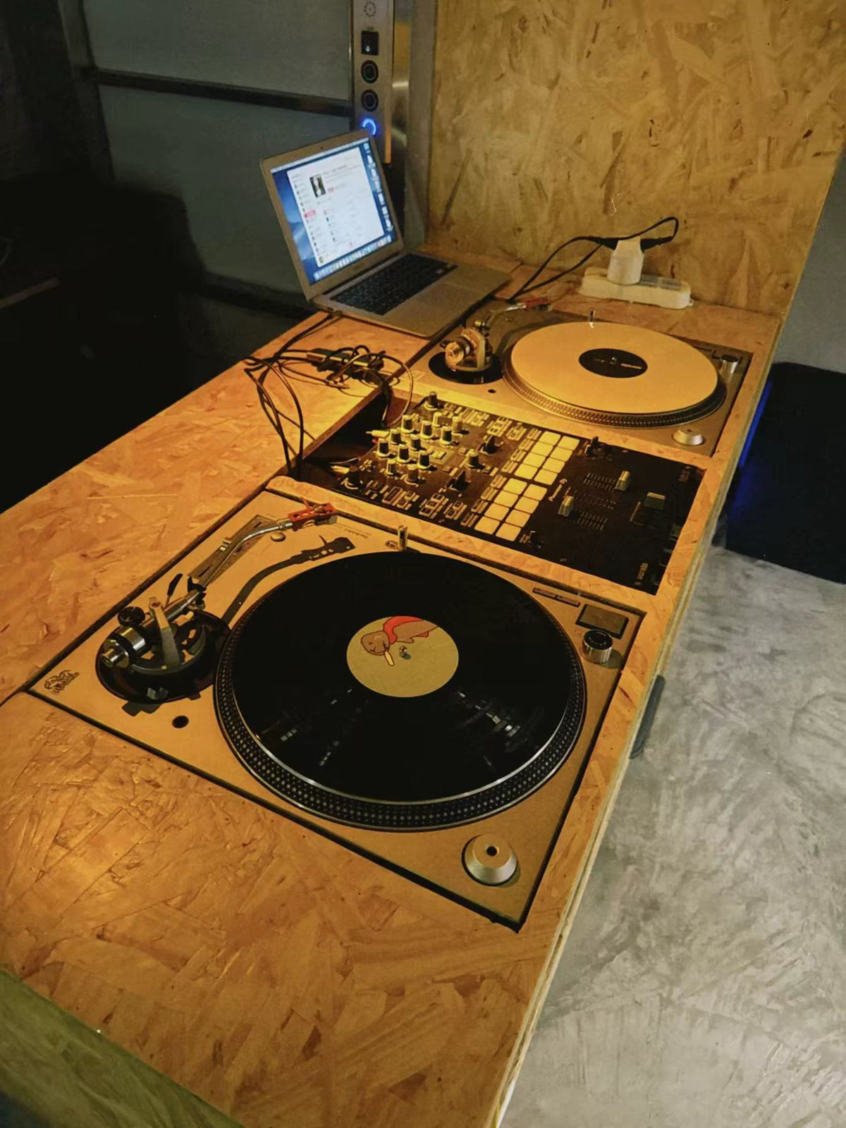 Technics SL-1200MK3D – Pair of Japanese DJ Turntables