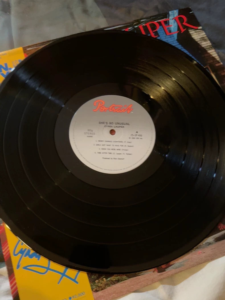 Cyndi Lauper – She’s So Unusual 1983 Japanese First-Press Vinyl LP — detail 4