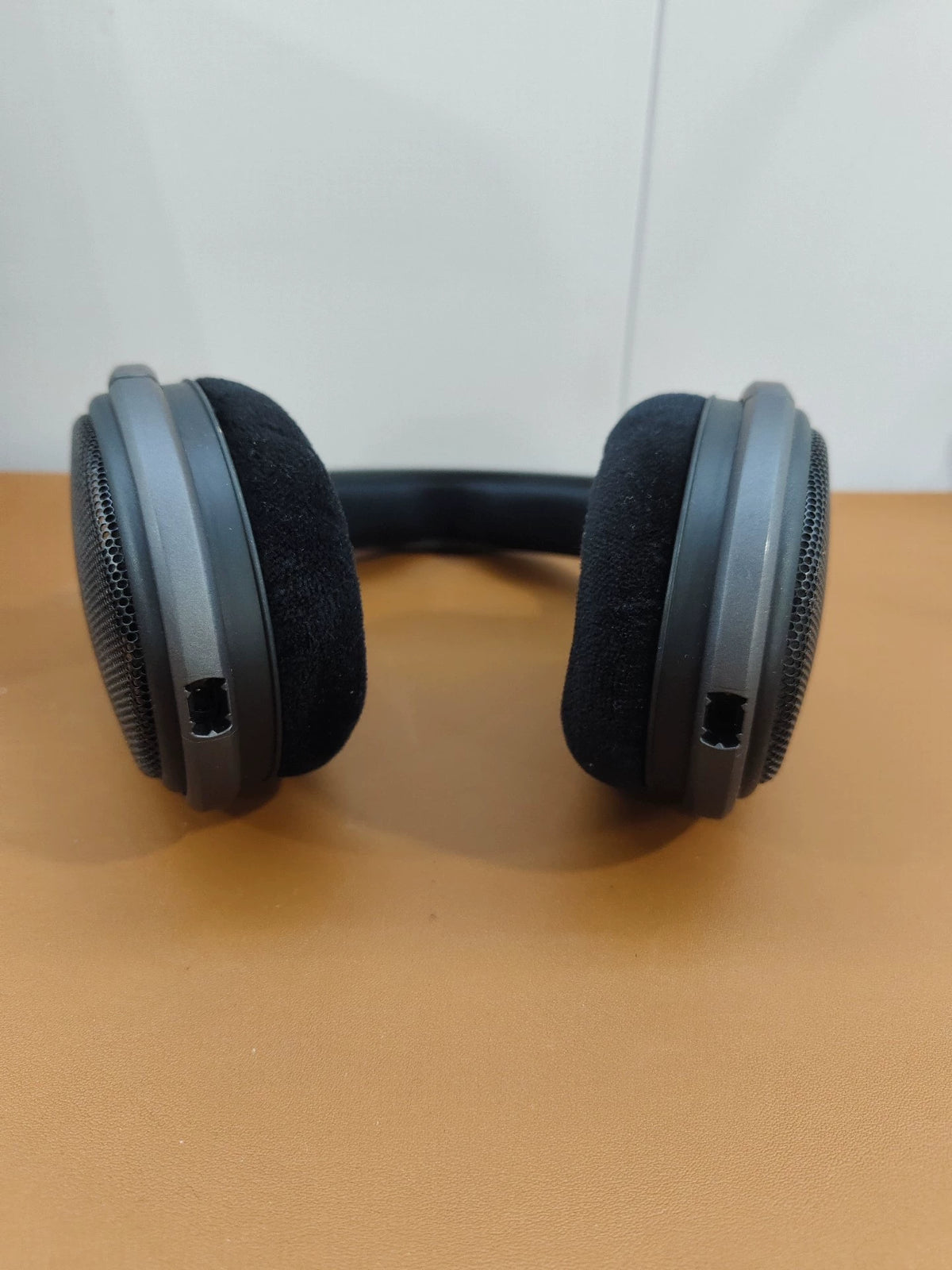 Sennheiser HD 600 Headphones – photo 5