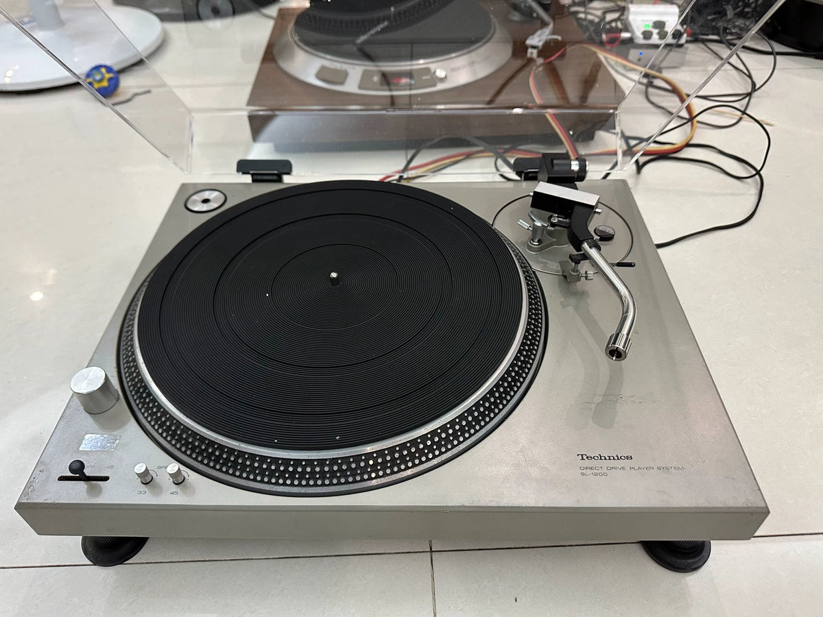 Technics SL-1200 – Vintage Silver Turntable, 100V – detail 8