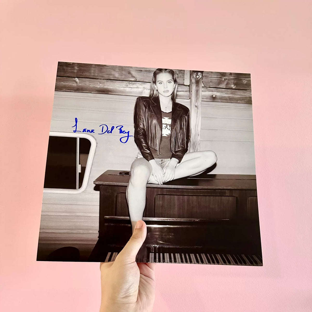 Lana Del Rey – Chemtrails Over The Country Club – Grey Vinyl with Signed Art Card – photograph 3