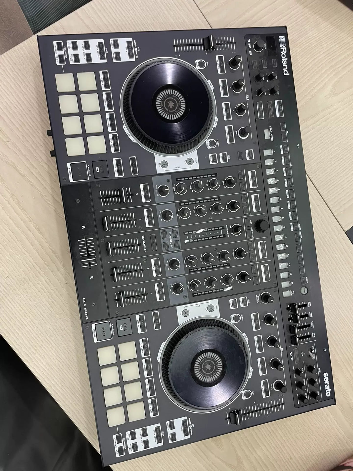 Roland DJ-808 DJ Controller – Display Unit