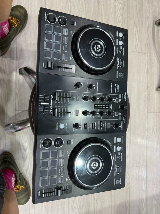 Pioneer DDJ-400 DJ Controller with Edifier Speakers and Headphones