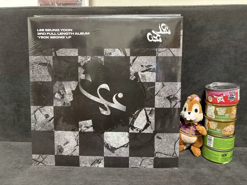 Lee Seung Yoon – YEOK SEONG – Black & White Marble Vinyl (2LP)