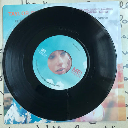 Taylor Swift Featuring Brendon Urie : Me! (Billboard Music Awards Live Rehearsal Audio) (7", Single, Ltd)