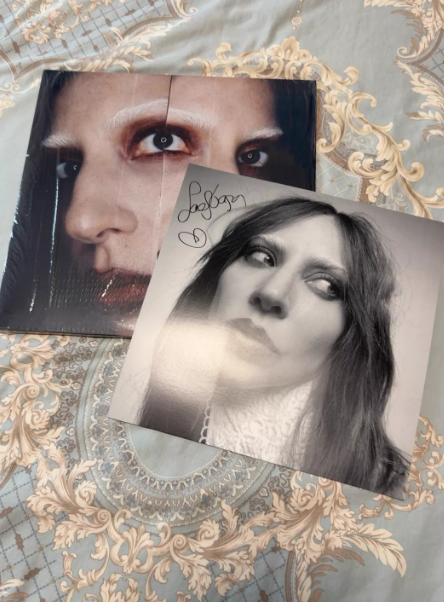 Lady Gaga – Mayhem Signed Vinyl 2.0 Insert Edition