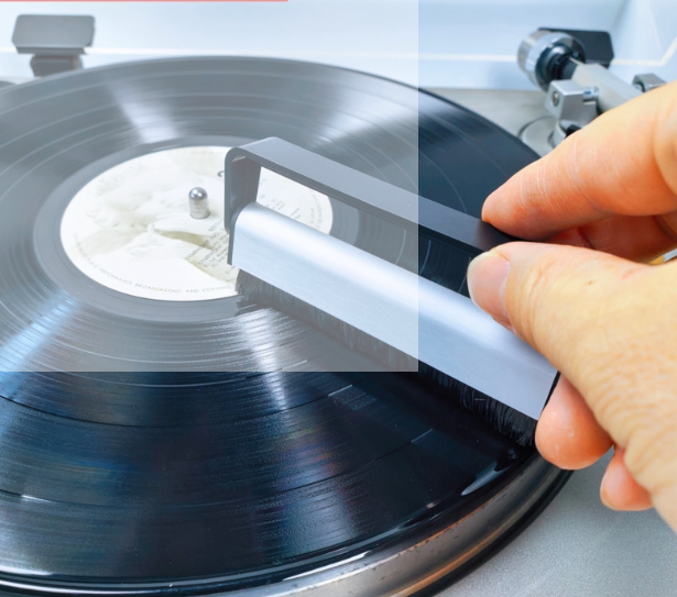 Vinyl Record Cleaning Kit / Anti-Static Carbon Fiber Brush Set