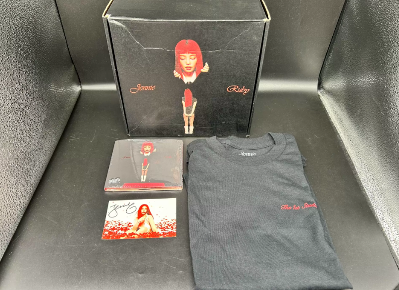 BLACKPINK The 1st Studio Album Jennie Official Gift Box Set S Size Tee + Signed Photo + Album