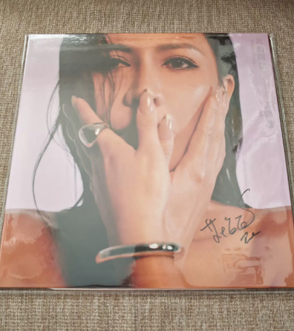 艾怡良 – 偏偏 + 垂水 + 我的問題該問誰 Signed LP Bundle