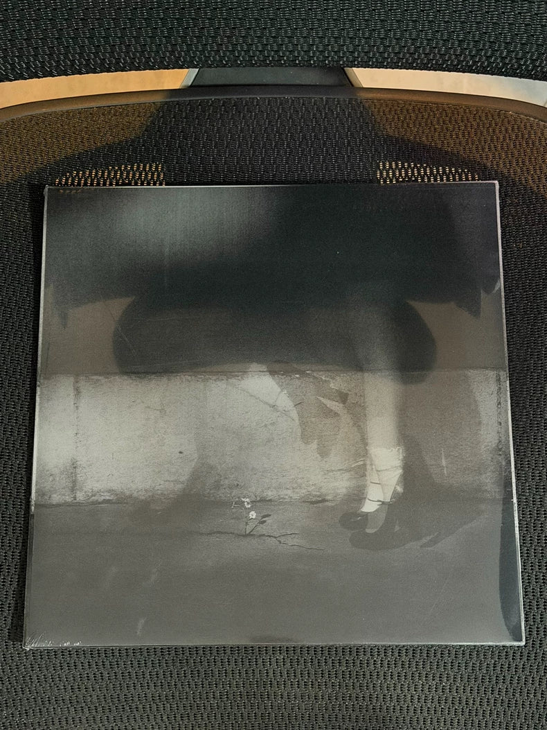 Ariana Grande – Petal – Opalite Vinyl with Lenticular Cover – photo 1