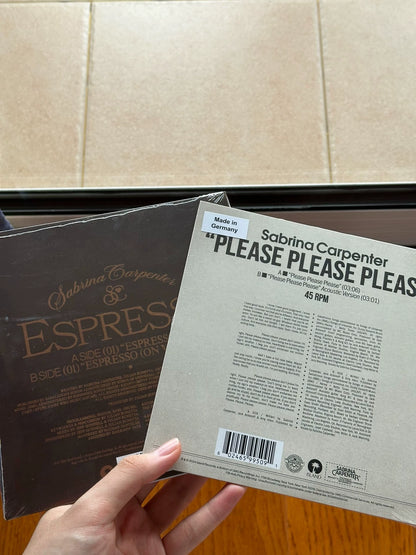 Sabrina Carpenter – Please Please Please (Glow-in-the-Dark 7-inch)