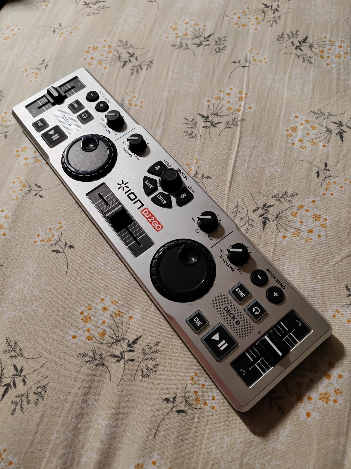 ION DJ2GO – Silver USB DJ Controller with Cable – actual item photograph 1