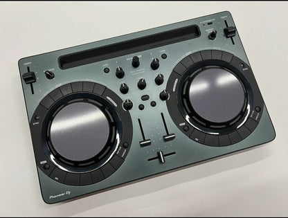 Pioneer DDJ-WeGO4 – DJ Controller – actual item photograph 1