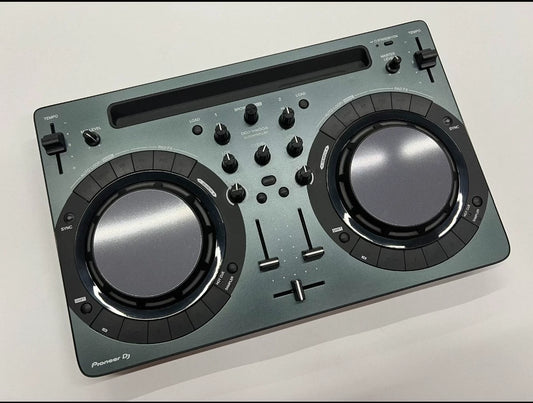 Pioneer DDJ-WeGO4 – DJ Controller – actual item photograph 1