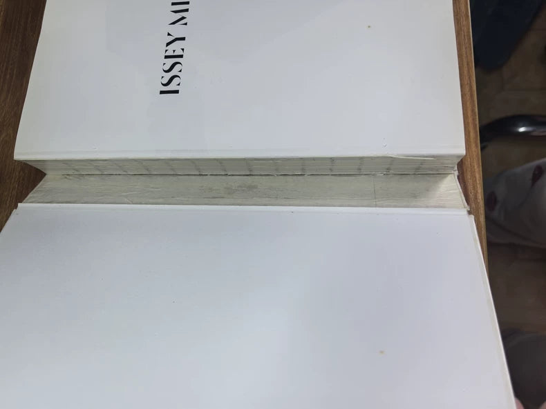 Issey Miyake – TASCHEN Commemorative Collector’s Book — detail 3