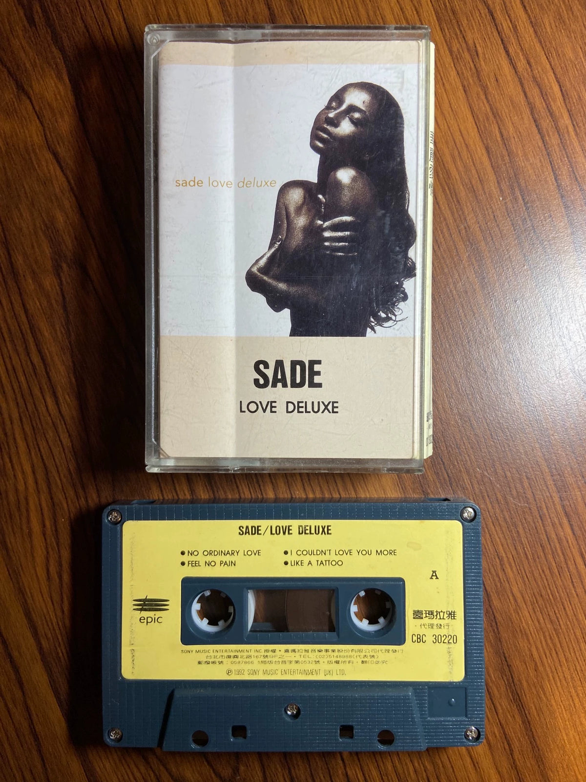 Sade – Love Deluxe, Taiwan Himalaya Edition (Cassette) – photo 2