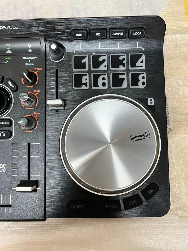 Hercules Universal DJ Controller – source photograph 7