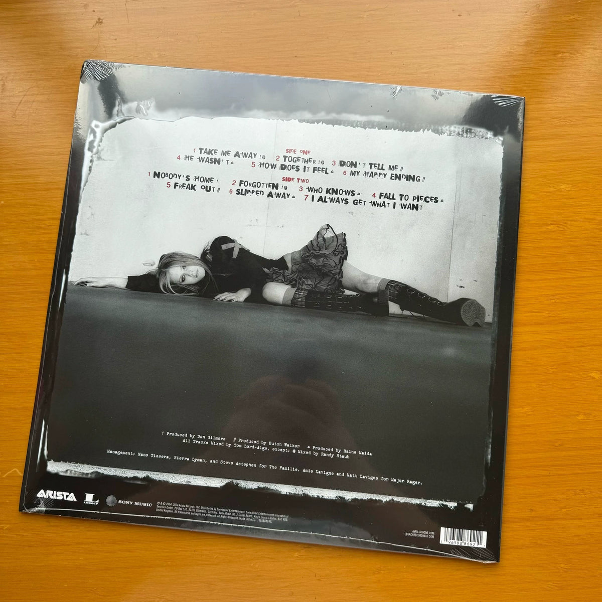 Avril Lavigne – Under My Skin – LP (Light Sleeve Wear) – image 2