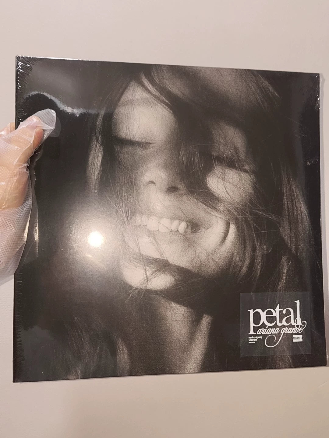 Ariana Grande – petal – Clear Vinyl (LP) — photo 3