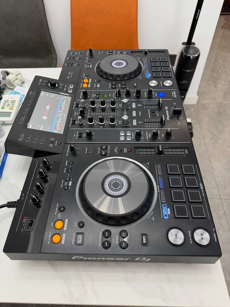 Pioneer DJ XDJ-RX2 All-in-One DJ System – source photograph 3