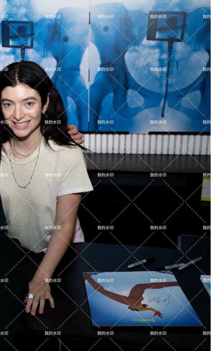 Lorde signed bundle additional photograph
