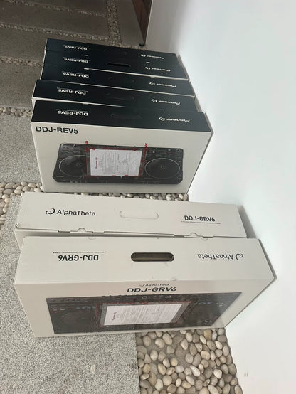Pioneer DJ DDJ-REV5 DJ Controller – source photograph 5