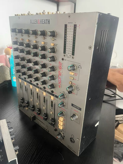 Allen & Heath Xone:62 DJ Mixer – source photograph 7