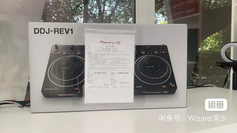 Pioneer DJ DDJ-REV1 DJ Controller – source photograph 1
