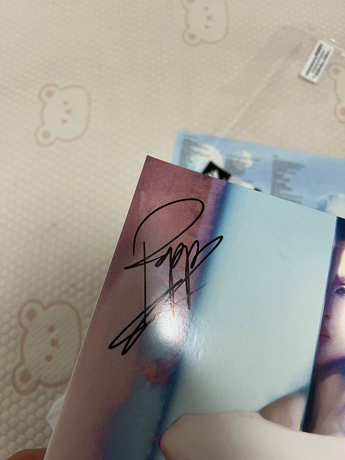 Poppy – Empty Hands – Signed Pink & Blue Vinyl — detail 6