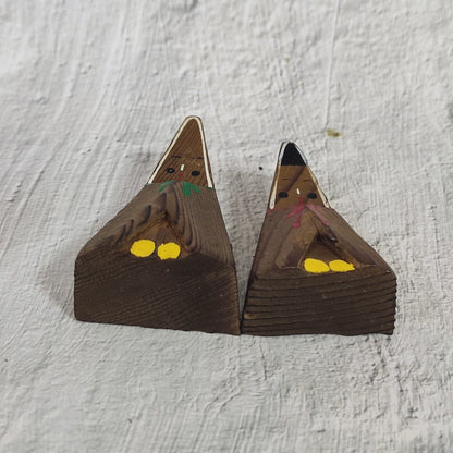 Pair of Triangular Wooden Couple Kokeshi – source photo 3