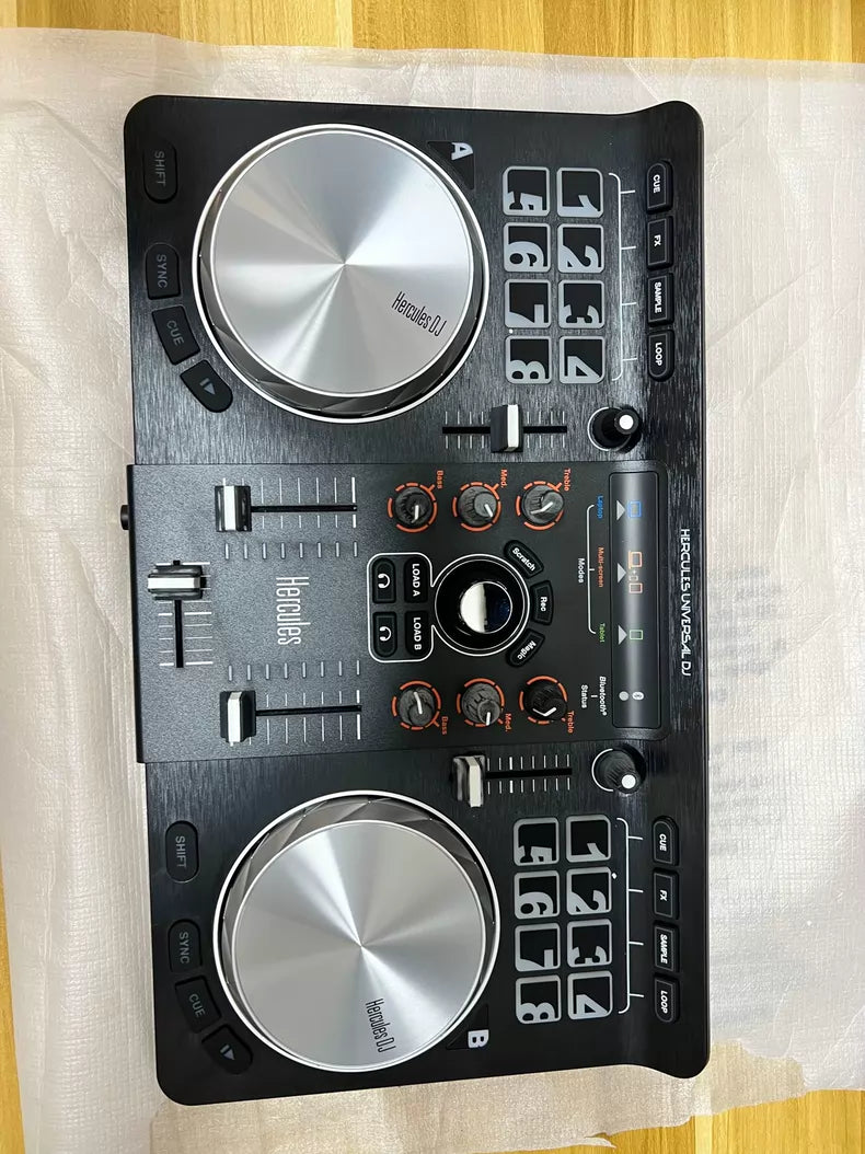 Hercules Universal DJ Controller – source photograph 2