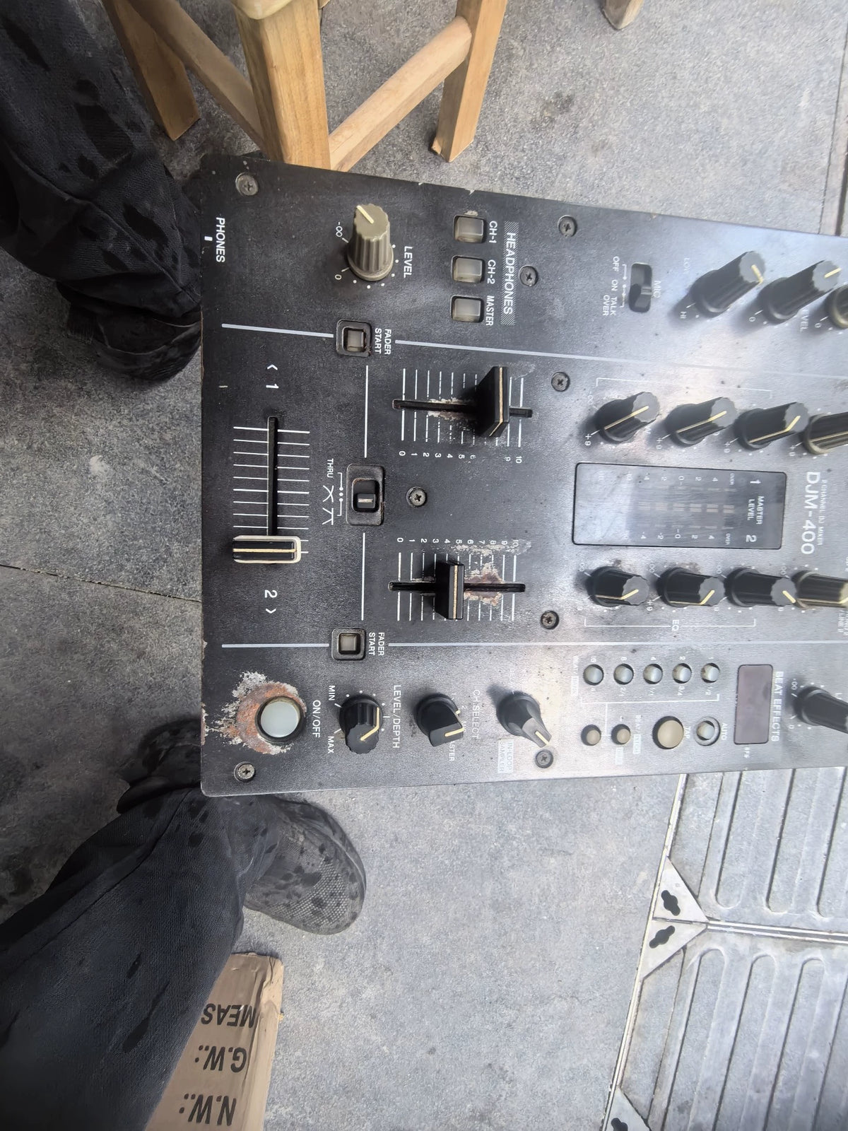 Pioneer DJM-400 – DJ Mixer, Worn 100V Unit – actual item photograph 1