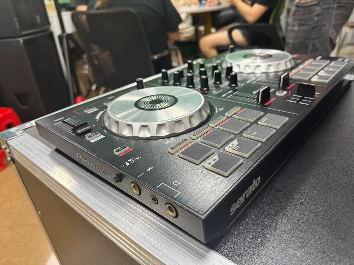 Pioneer DDJ-SB DJ Controller – Used – actual item photograph 5