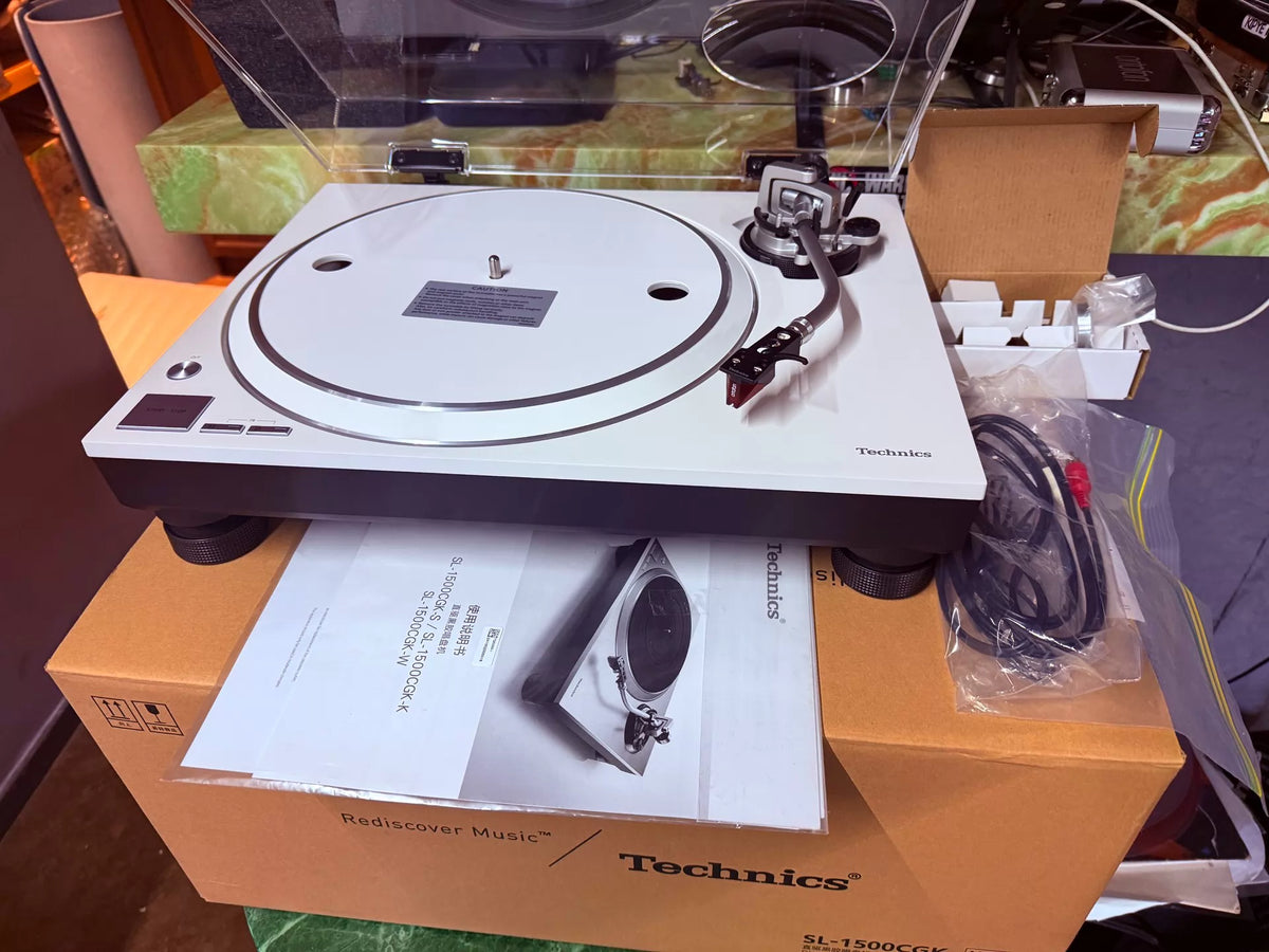 Technics SL-1500C – White Turntable with Ortofon 2M Red – detail 3