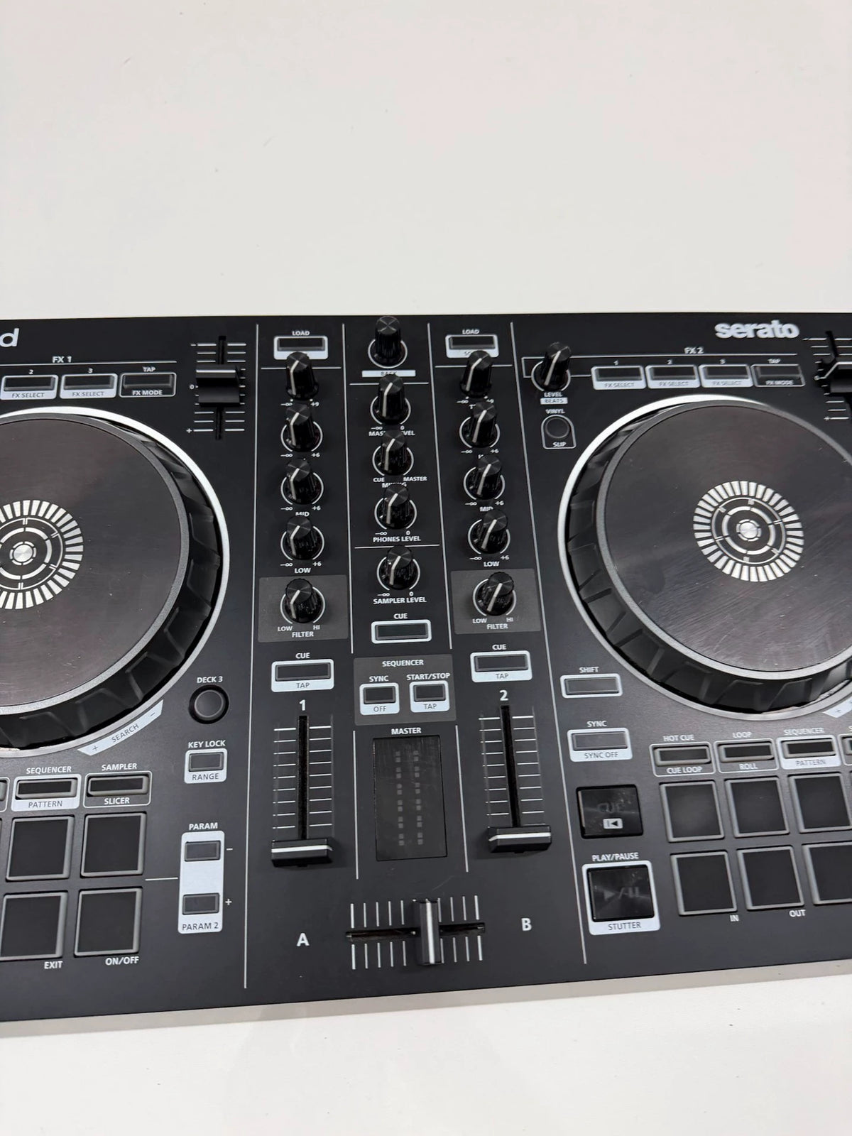 Roland DJ-202 – DJ Controller – actual item photograph 3