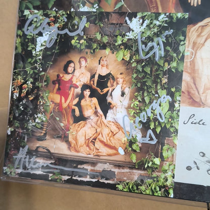 The Last Dinner Party – Prelude to Ecstasy – Japanese Red Vinyl with Signed Card – detail 2