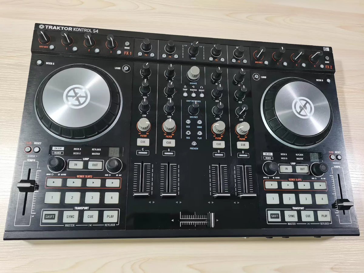 Native Instruments Traktor Kontrol S4 MK2 – Controller with BUBM Bag – actual item photograph 2