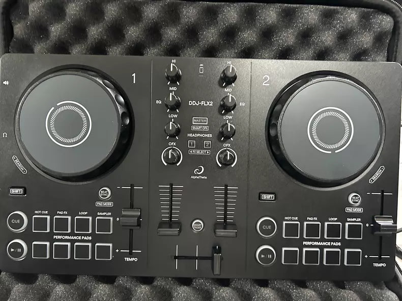 Pioneer DJ DDJ-FLX2 DJ Controller with Bag – source photograph 4