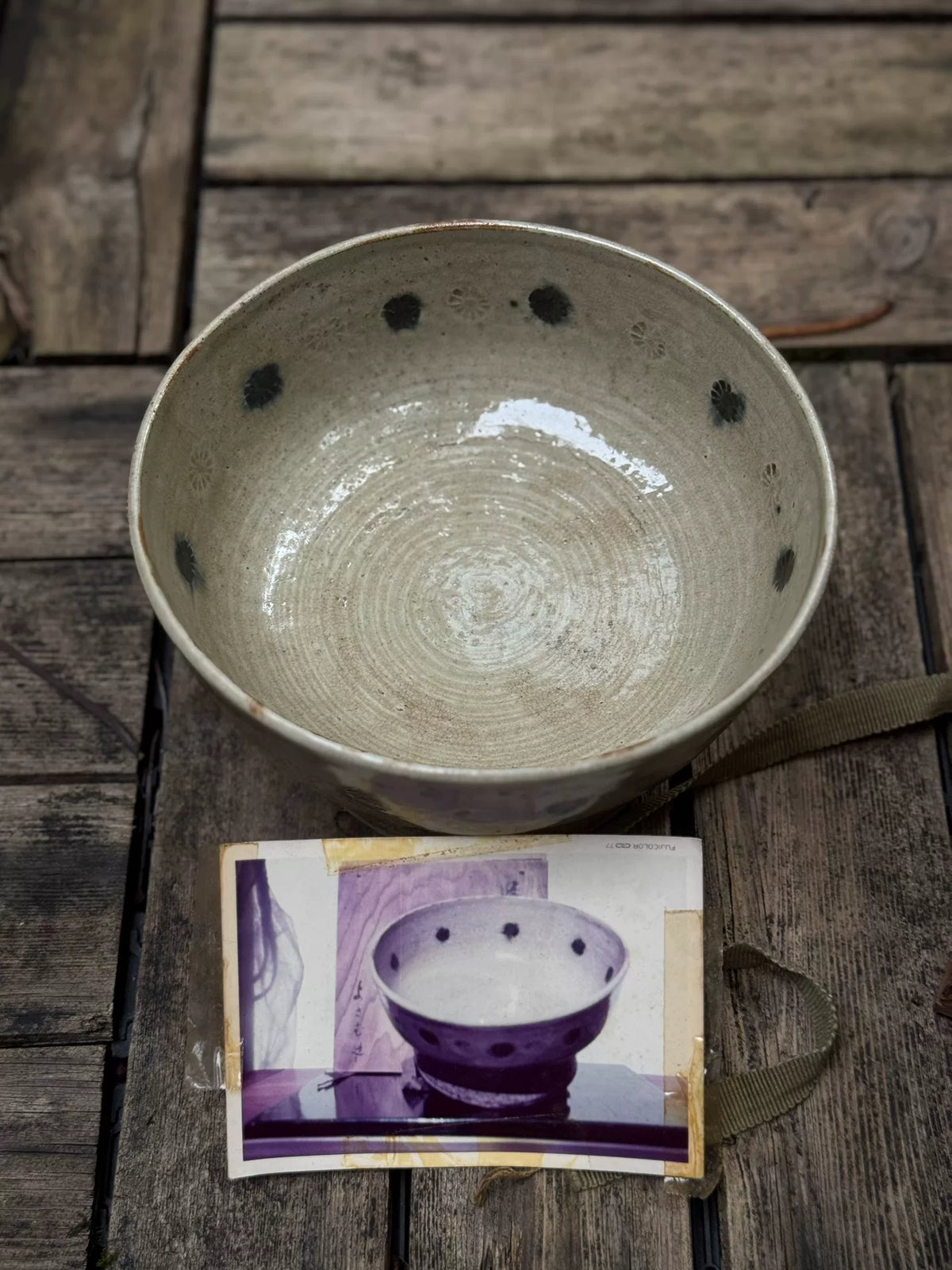 Yosan – Antique Oni-Shino Kashibachi Bowl with Wood Box and Photograph — original seller image