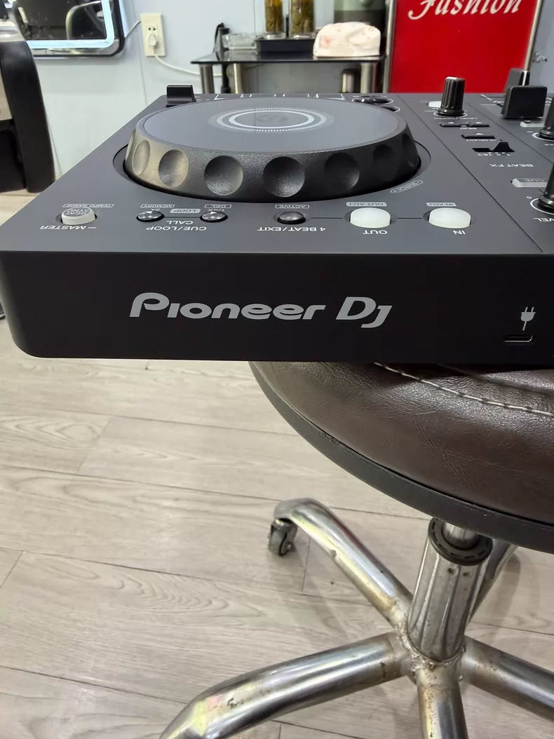 Pioneer DJ DDJ-FLX4 – Two-Channel DJ Controller