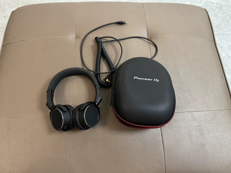 Pioneer DJ HDJ-S7 – DJ Headphones with Case