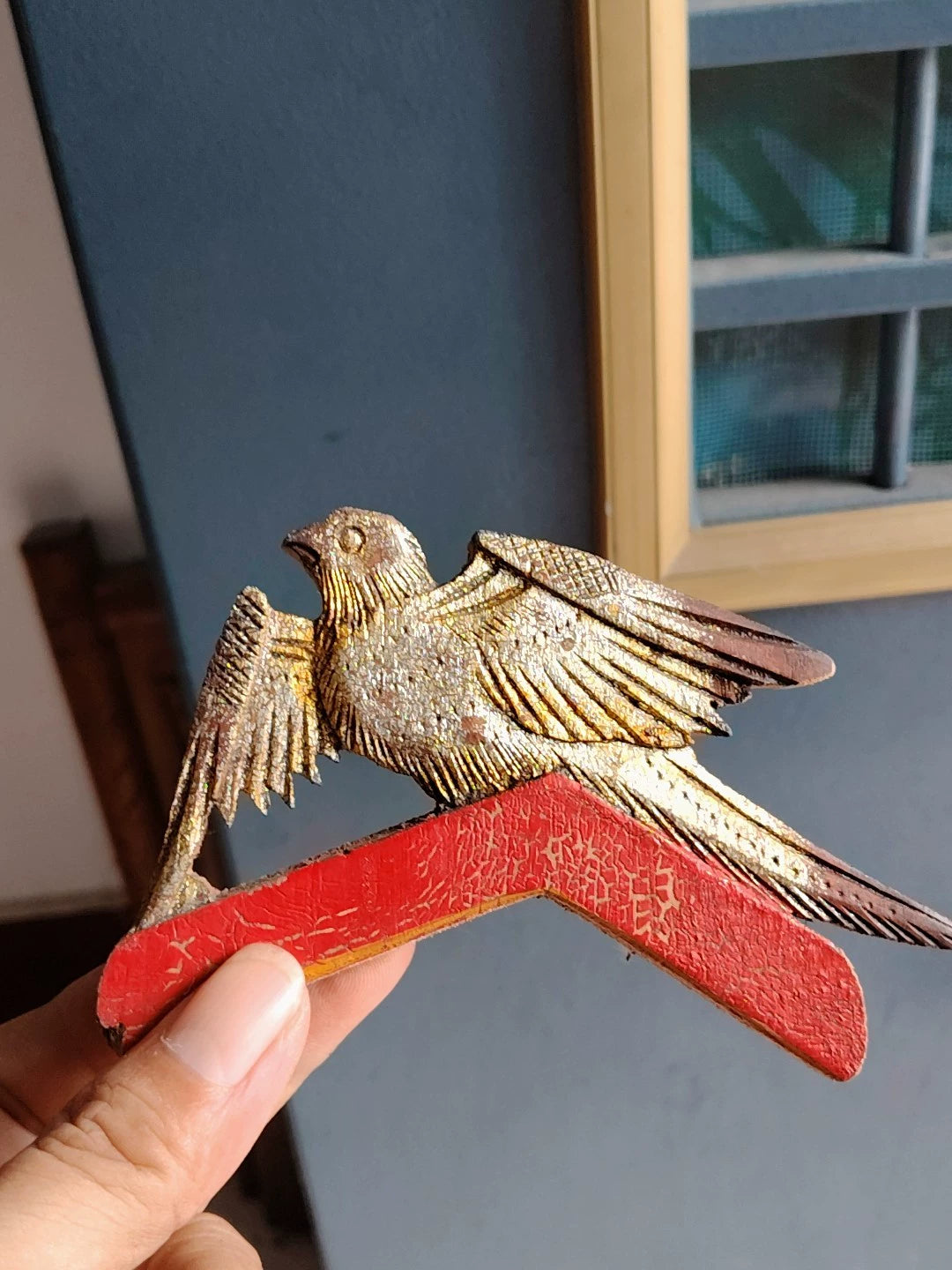 Gilded Wooden Magpie Figurine, 10 cm – source photo 1