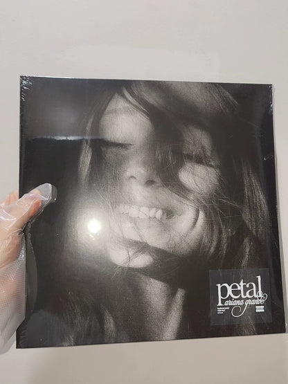 Ariana Grande – petal – Clear Vinyl (LP)