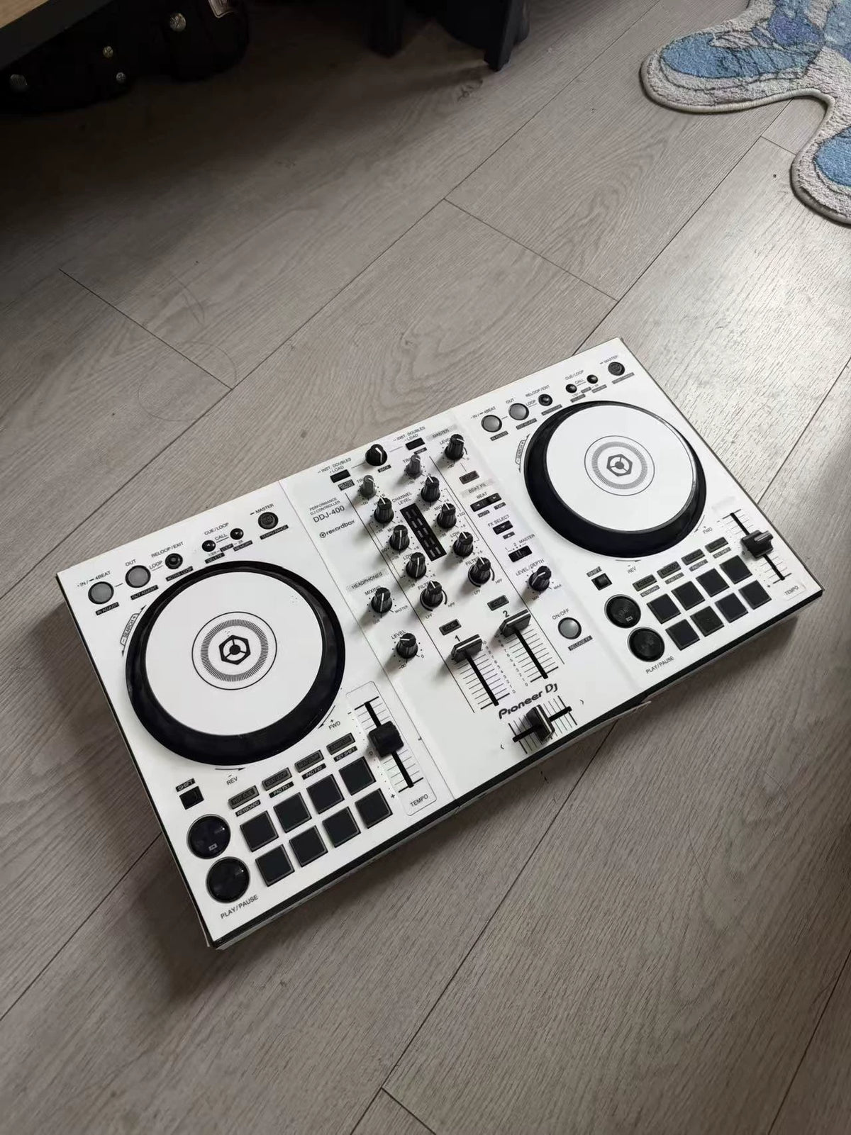 Pioneer DJ DDJ-400 with White Decorative Skin – Used – actual item photograph 3