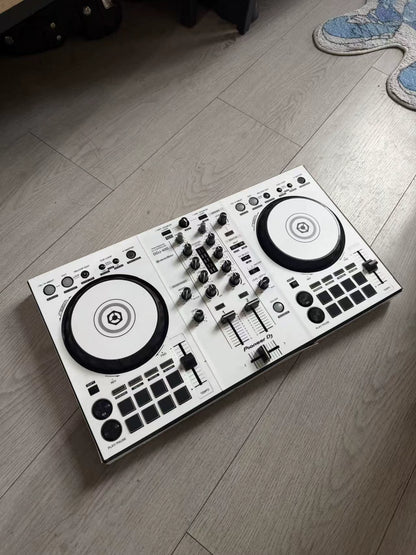 Pioneer DJ DDJ-400 with White Decorative Skin – Used – actual item photograph 3