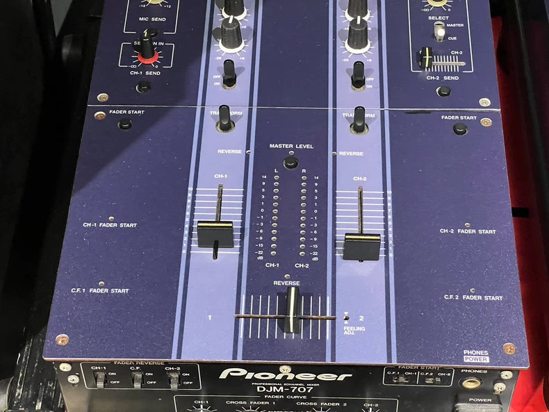 Pioneer DJM-707 DJ Mixer – source photograph 4