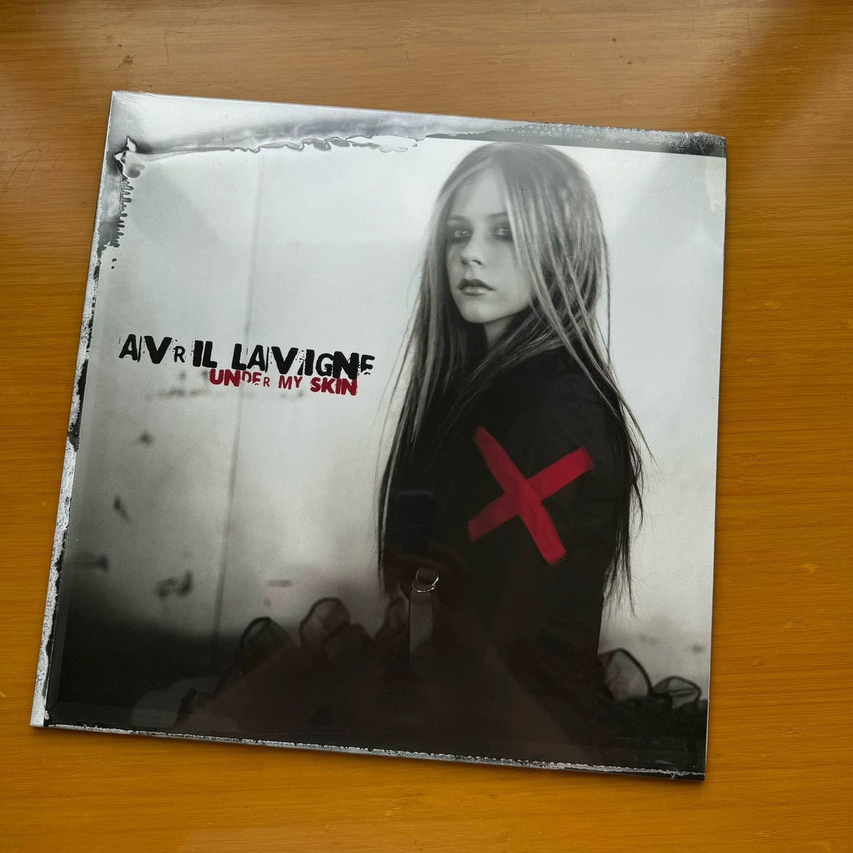 Avril Lavigne – Under My Skin – LP (Light Sleeve Wear)